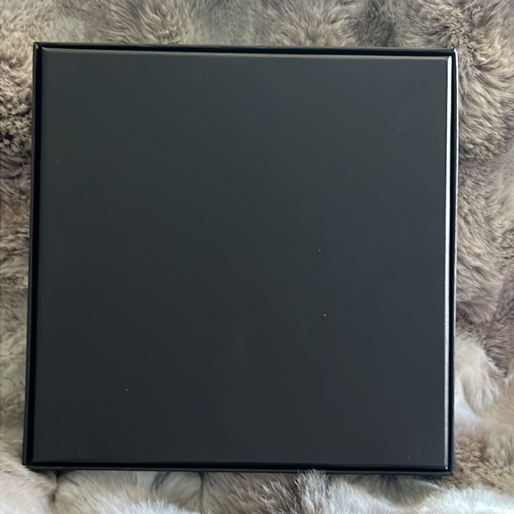Gucci Small Box 7.5 x 7.5 x 3” - Picture 2 of 4